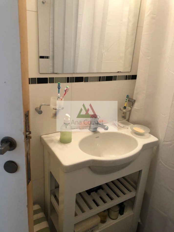 Excelente departamento de 2 ambientes con vista a Parque Las Heras. Piso alto. 1/2 huespedes