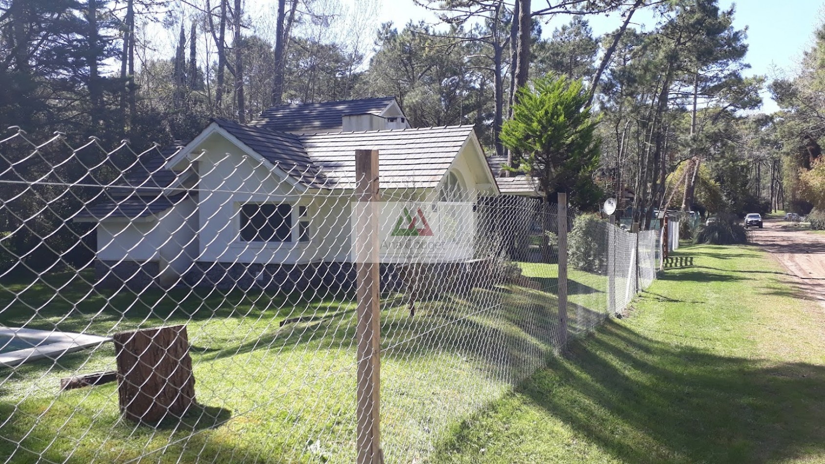 Excelente casa en Carilo con piscina climatizada