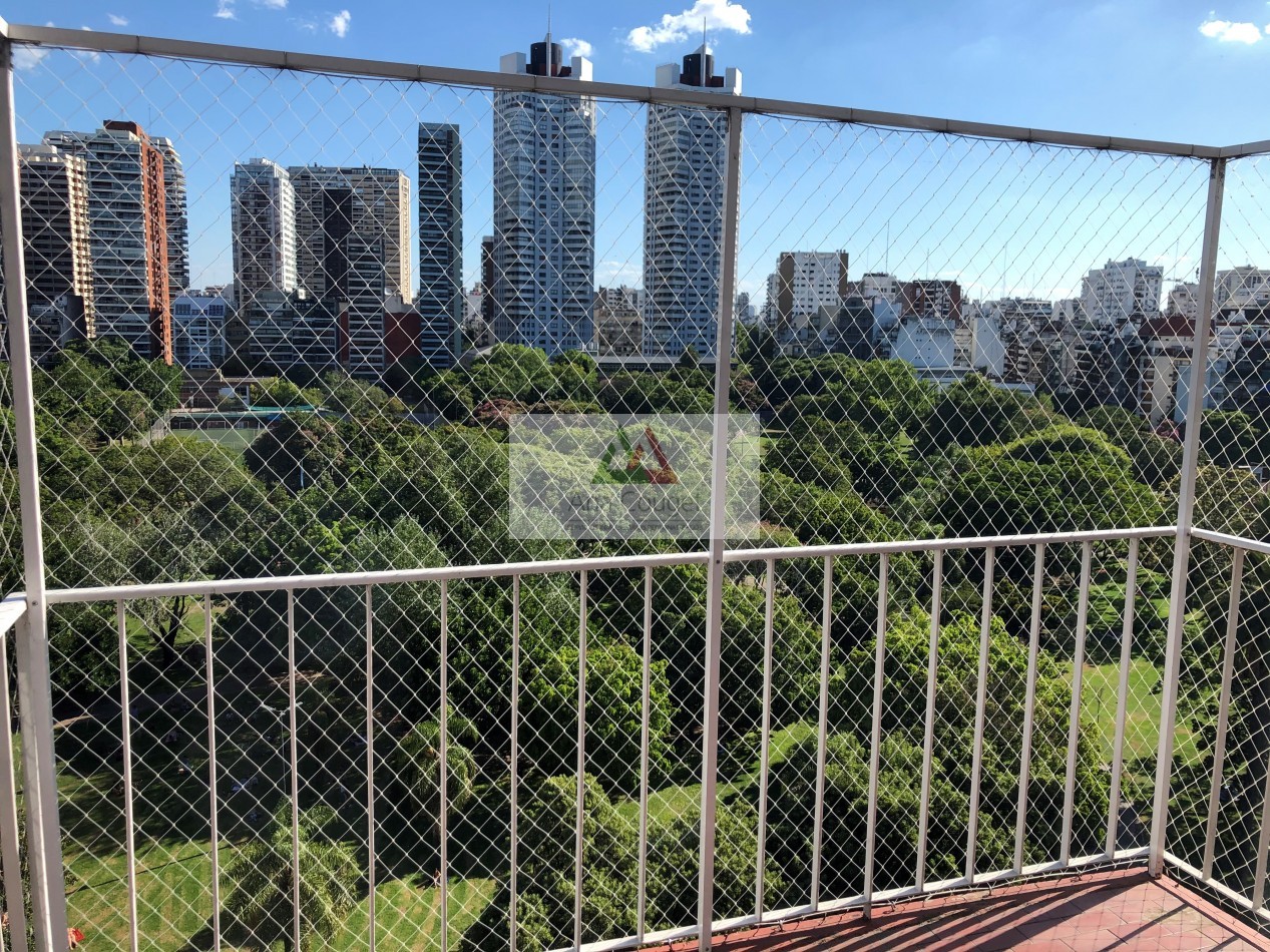 Excelente departamento de 2 ambientes con vista a Parque Las Heras. Piso alto. 1/2 huespedes