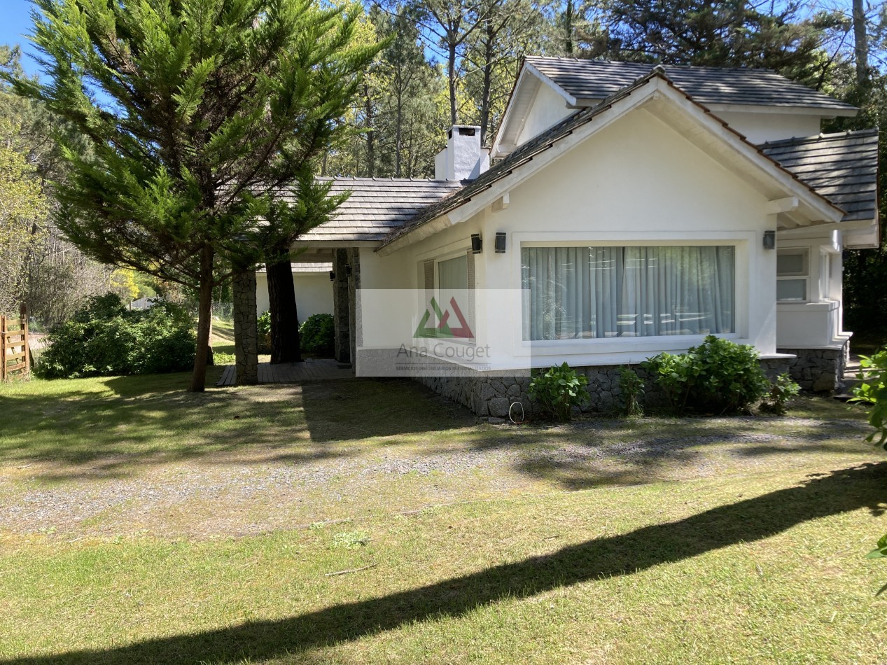 Excelente casa en Carilo con piscina climatizada