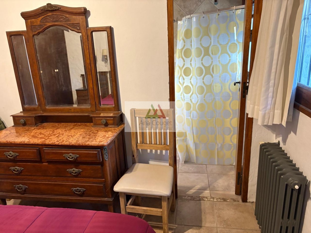 Lindisima casa a dos cuadras del centro. 