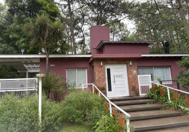 Maravillosa casa rodeada de bosque cerca del golf. 